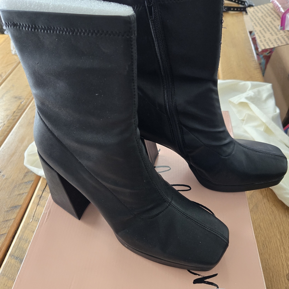 Wild Pair Black Heeled Boots - Picture 8 of 9